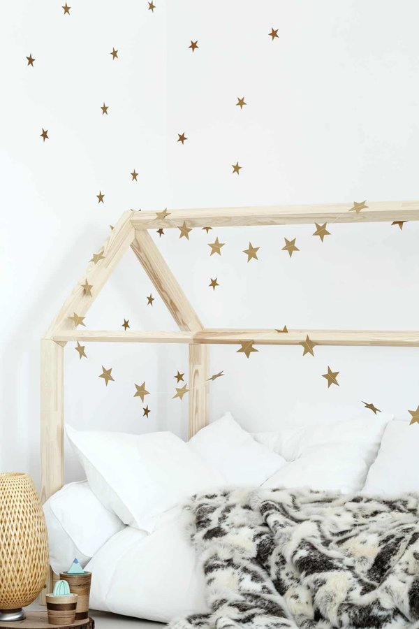 Can one find budget-friendly historical sites related to the Tudors in London?